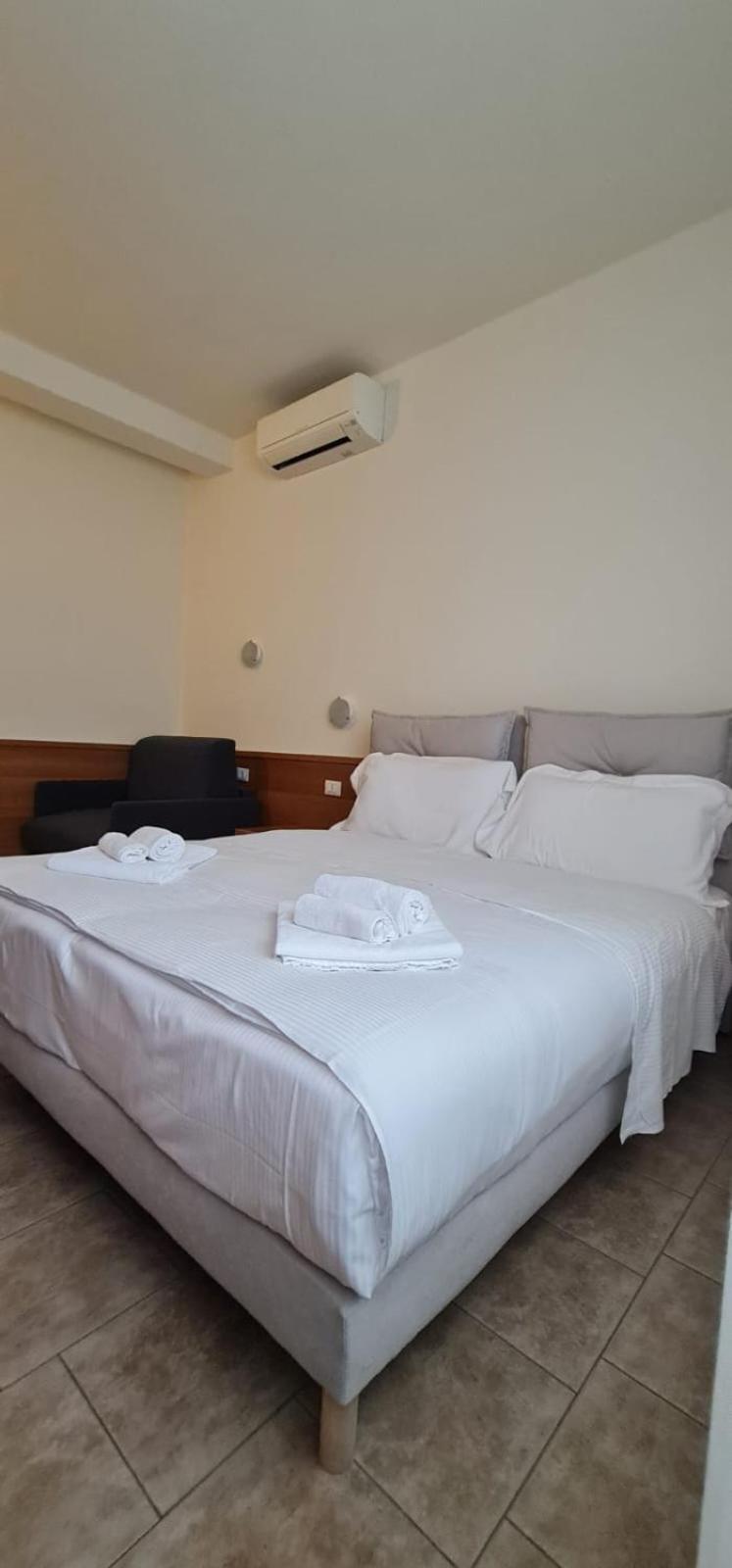 Hotel Eden Toscolano Maderno Exteriör bild